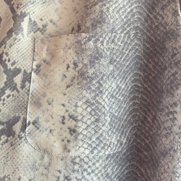 Joie like new baby blue silk blouse! 🦋 - Picture 4 of 6